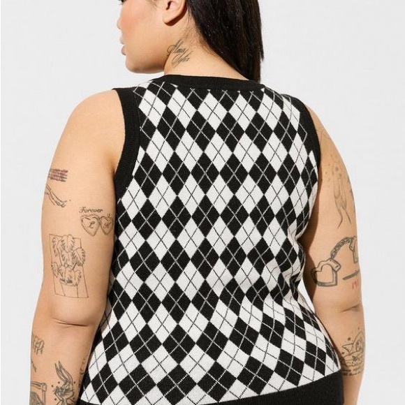 Torrid Black and White Argyle V-Neck Sweater Vest - Picture 7 of 8